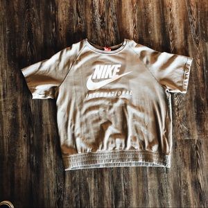 Nike International Short-sleeve Sweatshirt